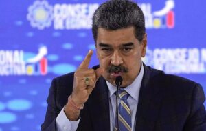 فوری/ نیکلاس مادورو سقوط کرد فوری/ نیکلاس مادورو سقوط کرد