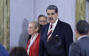 مادورو و همسرش زخمی شدند / اعلام ۷ روز عزای عمومی در ونزوئلا مادورو و همسرش زخمی شدند / اعلام ۷ روز عزای عمومی در ونزوئلا