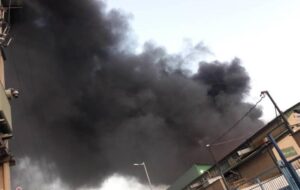 نیروهای امدادی در حال مهار آتش سوزی کاله نیروهای امدادی در حال مهار آتش سوزی کاله