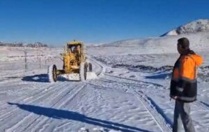 ویدئو | اجرای عملیات برفروبی در محورهای روستایی قرهچشمه، دالنجان ترکیه و گوگدره توسط راهداران شهرستان فاروج استان خراسان شمالی ویدئو | اجرای عملیات برفروبی در محورهای روستایی قرهچشمه، دالنجان ترکیه و گوگدره توسط راهداران شهرستان فاروج استان خراسان شمالی