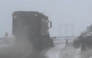 ویدئو | اجرای عملیات برفروبی و نمکپاشی محور روستایی شیخ حسن به بخش سرحد و قوشخانه، توسط راهداران شهرستان شیروان در استان خراسان شمالی ویدئو | اجرای عملیات برفروبی و نمکپاشی محور روستایی شیخ حسن به بخش سرحد و قوشخانه، توسط راهداران شهرستان شیروان در استان خراسان شمالی