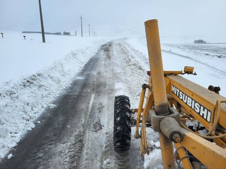 ویدئو| بازگشایی راههای روستایی کردستان با مشارکت راهداران همدان برف روبی همدان