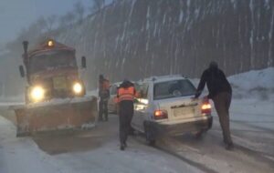 ویدئو | تلاش بیوقفه راهداران شهرستان بجنورد استان خراسان شمالی در برف و کولاک گردنه امینالله ویدئو | تلاش بیوقفه راهداران شهرستان بجنورد استان خراسان شمالی در برف و کولاک گردنه امینالله