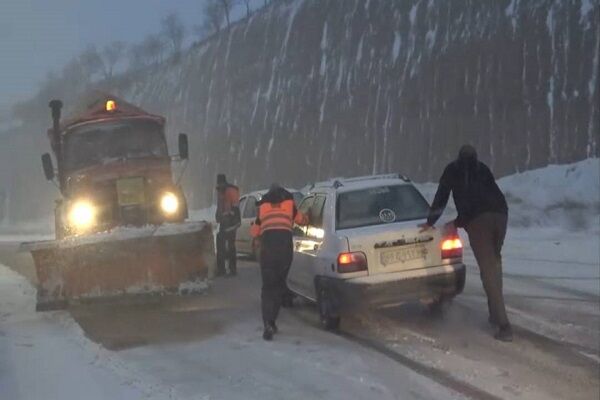 ویدئو | تلاش بیوقفه راهداران شهرستان بجنورد استان خراسان شمالی در برف و کولاک گردنه امینالله گردنه امین الله