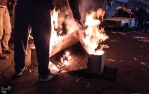 پاسخ قاطع پلیس به اخلالگران در مراسم تشییع در شهرستان ملکشاهی پاسخ قاطع پلیس به اخلالگران در مراسم تشییع در شهرستان ملکشاهی