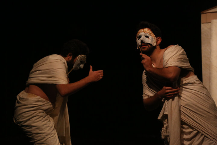 کارگردانی که تبدیل به دلقک شد؛ گفتند از پس اجرای این نمایش برنمیآیی!