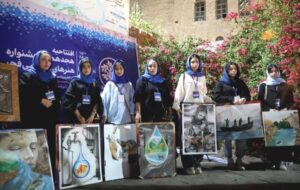 آغاز سال آبی هنر ایران؛ مجسمه بهمن محصص به موزه هنرهای معاصر تهران رفت آغاز سال آبی هنر ایران؛ مجسمه بهمن محصص به موزه هنرهای معاصر تهران رفت