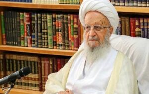 آیتالله مکارم شیرازی: ایمان به منجی، ضامن پایداری امت اسلامی است آیتالله مکارم شیرازی: ایمان به منجی، ضامن پایداری امت اسلامی است