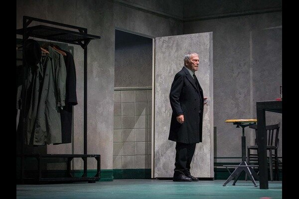 از رسیدن جایزه فجر به نمایشی از هرمزگان تا اجرایی متفاوت از متن چخوف از رسیدن جایزه فجر به نمایشی از هرمزگان تا اجرایی متفاوت از متن چخوف