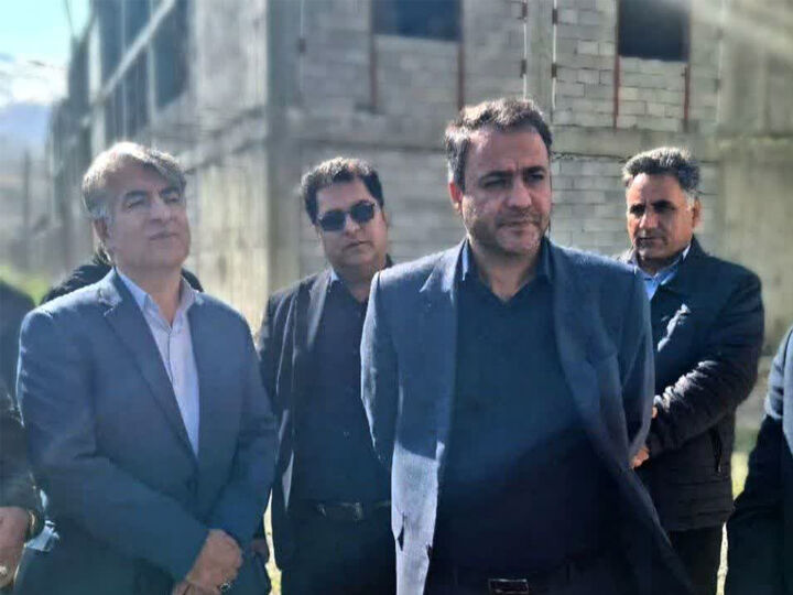 بازدید میدانی مدیران وزارت راه و شهرسازی از پروژههای نهضت ملی مسکن لرستان