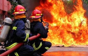 اعزام اورژانس به محل حریق در بازارچه بزرگ جنت آباد اعزام اورژانس به محل حریق در بازارچه بزرگ جنت آباد