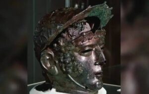 این گنج عظیم در مزرعه پشت خانه کشف شد! این گنج عظیم در مزرعه پشت خانه کشف شد!