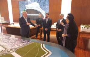 بازدید وزیر راه و شهرسازی از طرح بازآفرینی «شهر سفید» باکو بازدید وزیر راه و شهرسازی از طرح بازآفرینی «شهر سفید» باکو