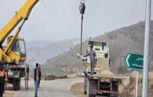 ببینید| نصب تیرهای روشنایی در دو نقطه پر حادثه مسیر جوانرود _نهرابی استان کرمانشاه ببینید| نصب تیرهای روشنایی در دو نقطه پر حادثه مسیر جوانرود _نهرابی استان کرمانشاه