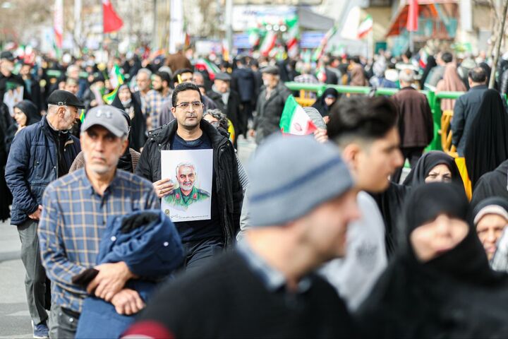 برپایی غرفه وزارت راه و شهرسازی و سازمان و شرکتهای تابعه در مسیر راهپیمایی ۲۲ بهمن برپایی غرفه وزارت راه و شهرسازی و دستگاههای تابعه در مسیر راهپیمایی ۲۲ بهمن