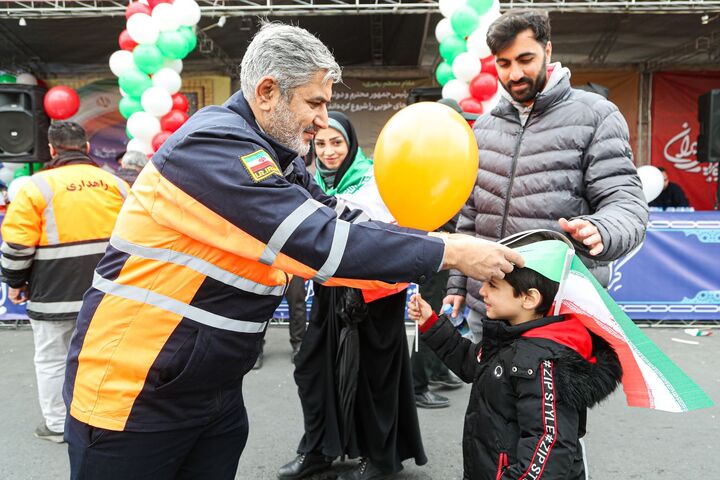 برپایی غرفه وزارت راه و شهرسازی و سازمان و شرکتهای تابعه در مسیر راهپیمایی ۲۲ بهمن برپایی غرفه وزارت راه و شهرسازی و دستگاههای تابعه در مسیر راهپیمایی ۲۲ بهمن