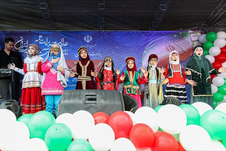 برپایی غرفه وزارت راه و شهرسازی و سازمان و شرکتهای تابعه در مسیر راهپیمایی ۲۲ بهمن برپایی غرفه وزارت راه و شهرسازی و دستگاههای تابعه در مسیر راهپیمایی ۲۲ بهمن