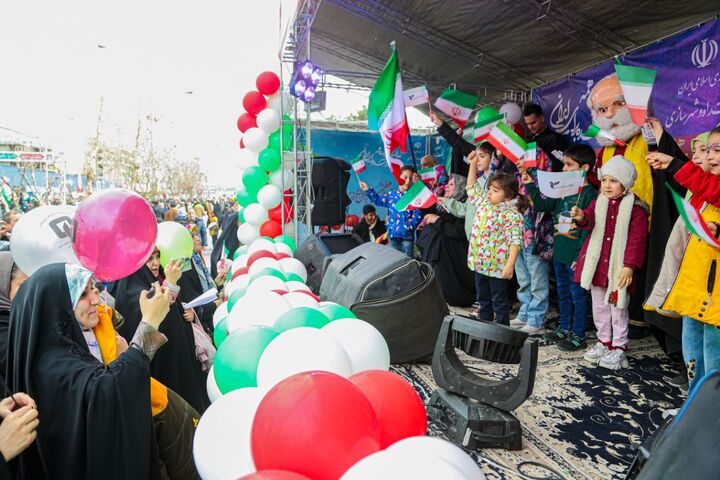 برپایی غرفه وزارت راه و شهرسازی و سازمان و شرکتهای تابعه در مسیر راهپیمایی ۲۲ بهمن برپایی غرفه وزارت راه و شهرسازی و دستگاههای تابعه در مسیر راهپیمایی ۲۲ بهمن