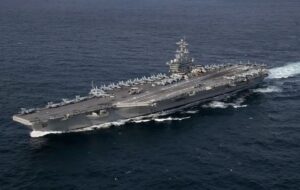 خروج ناو آمریکایی از خط ساحلی / تهدید موشکی کارساز شد خروج ناو آمریکایی از خط ساحلی / تهدید موشکی کارساز شد