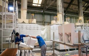 دو نماد زیانساز صنعت کاشی دو نماد زیانساز صنعت کاشی