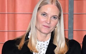 دوستی با جفری اپستین کار دست خانواده سلطنتی داد/ عذرخواهی همسر ولیعهد نروژ از مردم این کشور دوستی با جفری اپستین کار دست خانواده سلطنتی داد/ عذرخواهی همسر ولیعهد نروژ از مردم این کشور