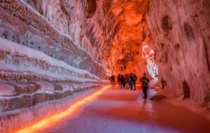 زمستان قشم؛ از آفتاب تا اعماق نگین سپید نمکی زمستان قشم؛ از آفتاب تا اعماق نگین سپید نمکی