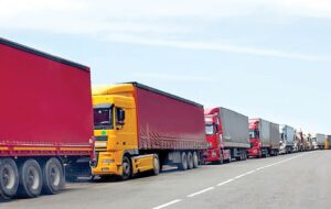 زمینگیر شدن کامیونهای ایرانی در مرزهای آسیای میانه / ماجرا چیست؟ زمینگیر شدن کامیونهای ایرانی در مرزهای آسیای میانه / ماجرا چیست؟