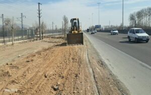 شانه سازی و تعدیل شیب شیروانی ۹۰ کیلومتر از محورهای ملایر شانه سازی و تعدیل شیب شیروانی ۹۰ کیلومتر از محورهای ملایر