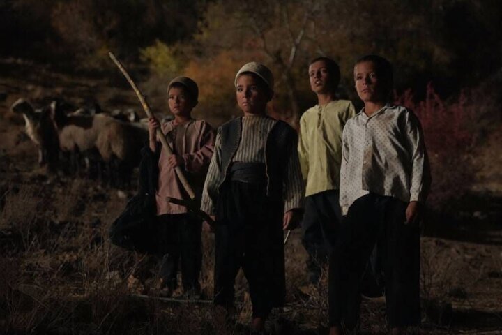 فرار از دام بیوگرافیهای قهرمانمحور؛ در «کوچ» قهرمان نمیبینید فرار از دام بیوگرافیهای قهرمانمحور؛ در «کوچ» قهرمان نمیبینید