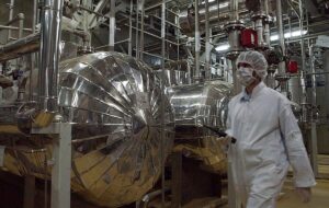 فوری / رویترز: ایران ذخایر اورانیوم را به خارج ارسال میکند فوری / رویترز: ایران ذخایر اورانیوم را به خارج ارسال میکند