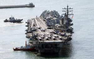 فوری / عقبنشینی ناوهای آمریکا به دستور سنتکام پس از هشدار ایران فوری / عقبنشینی ناوهای آمریکا به دستور سنتکام پس از هشدار ایران