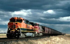 قطار قم ـ تبریز بهار سال آینده راهاندازی میشود قطار قم ـ تبریز بهار سال آینده راهاندازی میشود