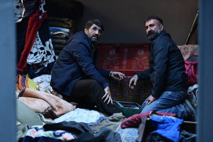 وقتی دوربین به «حاشیه» میرود؛ بچههایی که از زندگی سخت فراری هستند وقتی دوربین به «حاشیه» میرود؛ بچههایی که از زندگی سخت فراری هستند