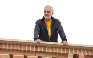 وقتی «سقف» فرو میریزد اما امید رنگ نمیبازد؛ چالشهای فرمی محافظهکار وقتی «سقف» فرو میریزد اما امید رنگ نمیبازد؛ چالشهای فرمی محافظهکار