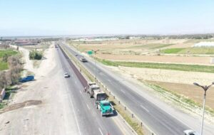 ویدئو| آغاز عملیات پروژه روکش حفاظتی اسلاری سیل در محور جیرفت-عنبرآباد در جنوب کرمان ویدئو| آغاز عملیات پروژه روکش حفاظتی اسلاری سیل در محور جیرفت-عنبرآباد در جنوب کرمان