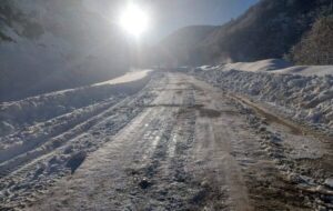 ویدئو | اجرای عملیات راهداری زمستانی در سطح محورهای شریانی استان مازندران ویدئو | اجرای عملیات راهداری زمستانی در سطح محورهای شریانی استان مازندران