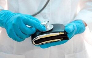 پروانه طبابت پزشکان زیرمیزی بگیر باید ابطال شود پروانه طبابت پزشکان زیرمیزی بگیر باید ابطال شود