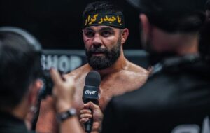 پشت صحنه زندگی یک قهرمان؛ از دوپینگ تا مبارزه درون قفس! پشت صحنه زندگی یک قهرمان؛ از دوپینگ تا مبارزه درون قفس!