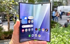 گوشی تاشوی جدید سامسونگ با نمایشگر عریضتر / عکس گوشی تاشوی جدید سامسونگ با نمایشگر عریضتر / عکس