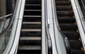 ۱۵ نکته کلیدی قبل از خرید اینترنتی پله برقی که هر کارفرما باید بداند ۱۵ نکته کلیدی قبل از خرید اینترنتی پله برقی که هر کارفرما باید بداند