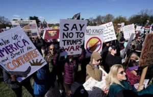 تظاهرات گسترده در آمریکا علیه ترامپ / کمپین «نه به پادشاه » به راه افتاد تظاهرات گسترده در آمریکا علیه ترامپ / کمپین «نه به پادشاه » به راه افتاد