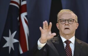 حضور جنجالی نخستوزیر استرالیا در مسجد/ معترضان او را هو کردند حضور جنجالی نخستوزیر استرالیا در مسجد/ معترضان او را هو کردند