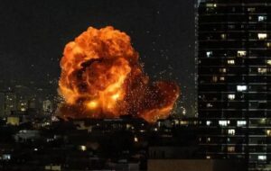 حمله موشکهای بالستیک به ابوظبی/ منطقه اقتصادی خلیفه آتش گرفت حمله موشکهای بالستیک به ابوظبی/ منطقه اقتصادی خلیفه آتش گرفت