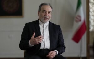 عراقچی به لندن اخطار داد عراقچی به لندن اخطار داد