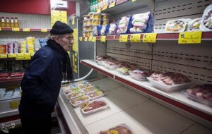 نیازی به توزیع گوشت و مرغ تنظیم بازاری نیست نیازی به توزیع گوشت و مرغ تنظیم بازاری نیست