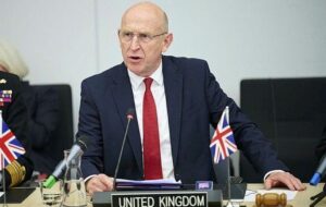 پاسخ عجیب وزیر دفاع انگلیس درباره حمله به ایران / آمریکا و انگلیس متحد شدند؟ پاسخ عجیب وزیر دفاع انگلیس درباره حمله به ایران / آمریکا و انگلیس متحد شدند؟