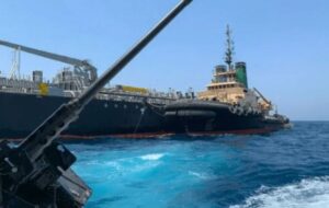 توقیف یک کشتی توسط آمریکا در دریای عرب / سنتکام: ناوگان سایه ایران را توقیف کردیم توقیف یک کشتی توسط آمریکا در دریای عرب / سنتکام: ناوگان سایه ایران را توقیف کردیم