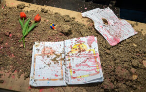 «خط وطن» در برج آزادی برپا شد؛ این خانه به امید زنده است «خط وطن» در برج آزادی برپا شد؛ این خانه به امید زنده است