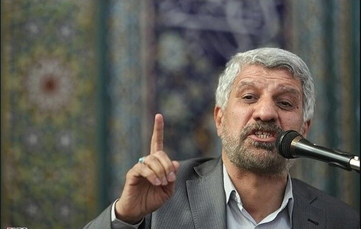 شنیدن قطعاتی برای وطن؛ از حماسی خوانی حاج صادق تا مدرن خوانی «مجال» شنیدن قطعاتی برای وطن؛ از حماسی خوانی حاج صادق تا مدرن خوانی «مجال»