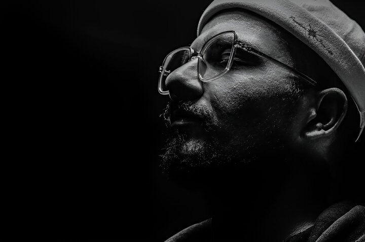 شنیدن قطعاتی برای وطن؛ از حماسی خوانی حاج صادق تا مدرن خوانی «مجال» شنیدن قطعاتی برای وطن؛ از حماسی خوانی حاج صادق تا مدرن خوانی «مجال»